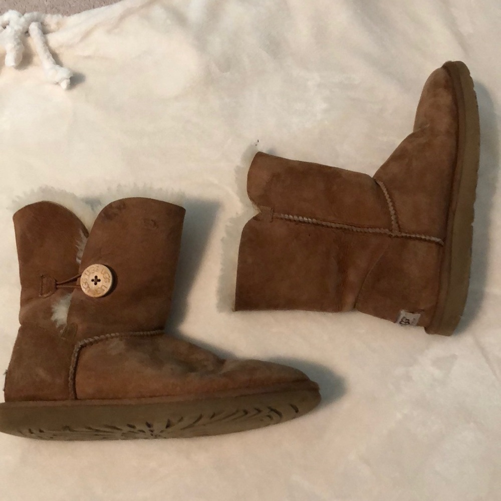 Chestnut bailey button uggs